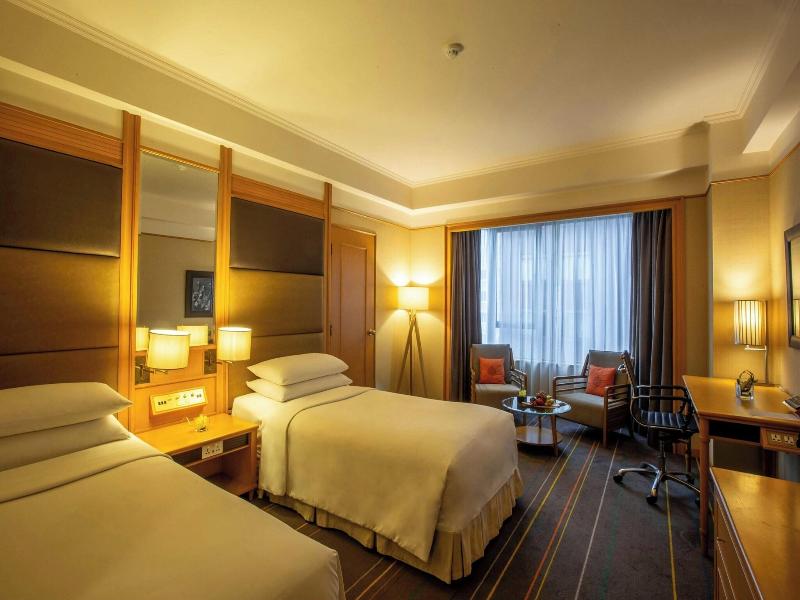 Renaissance Riverside Hotel Saigon image
