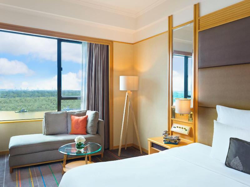 Renaissance Riverside Hotel Saigon image