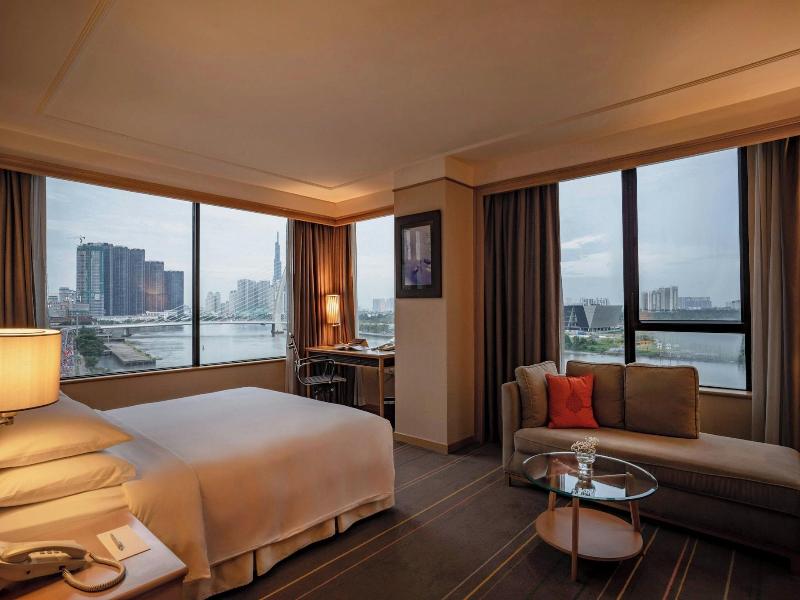 Renaissance Riverside Hotel Saigon image
