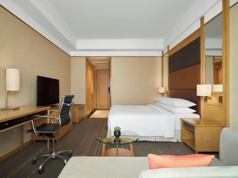 Renaissance Riverside Hotel Saigon image