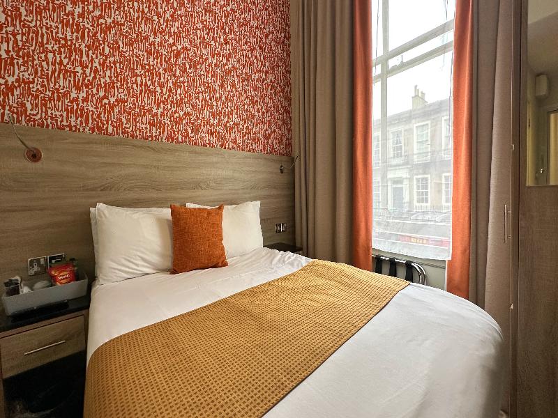 Cairn Hotel image