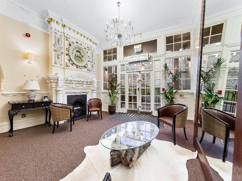 Harte and Garter Hotel image