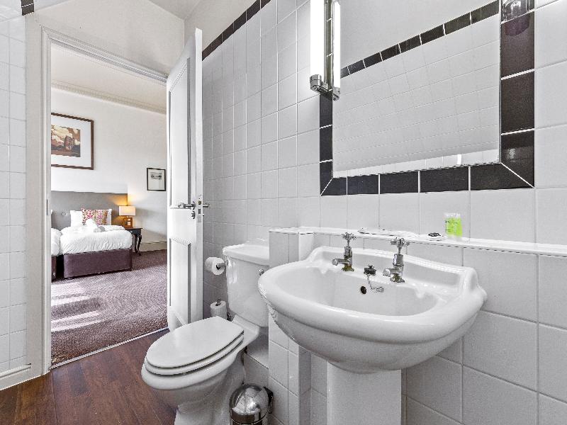 Harte and Garter Hotel image