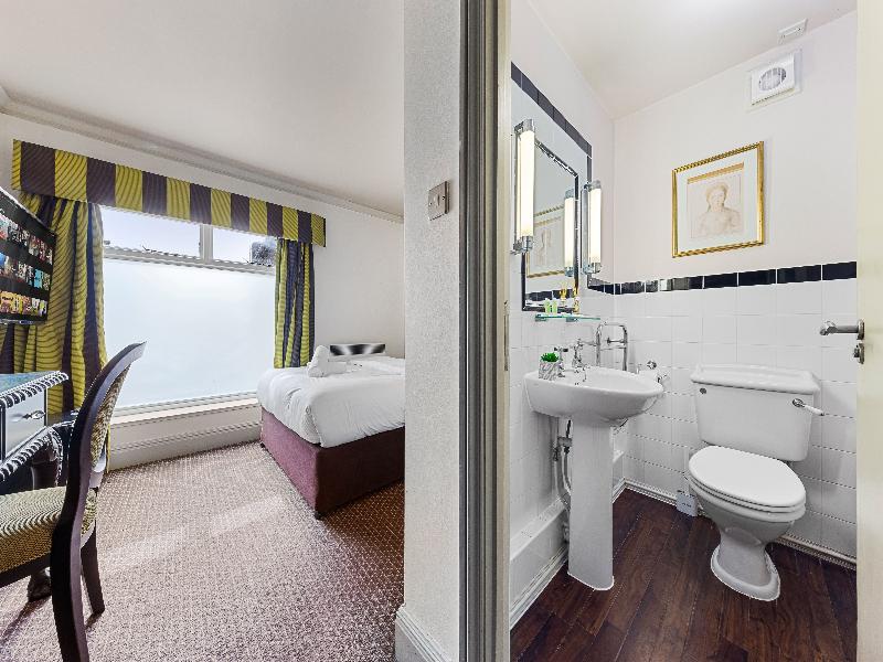 Harte and Garter Hotel image