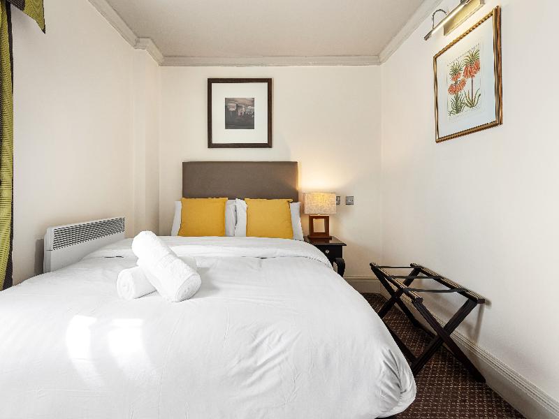 Harte and Garter Hotel image