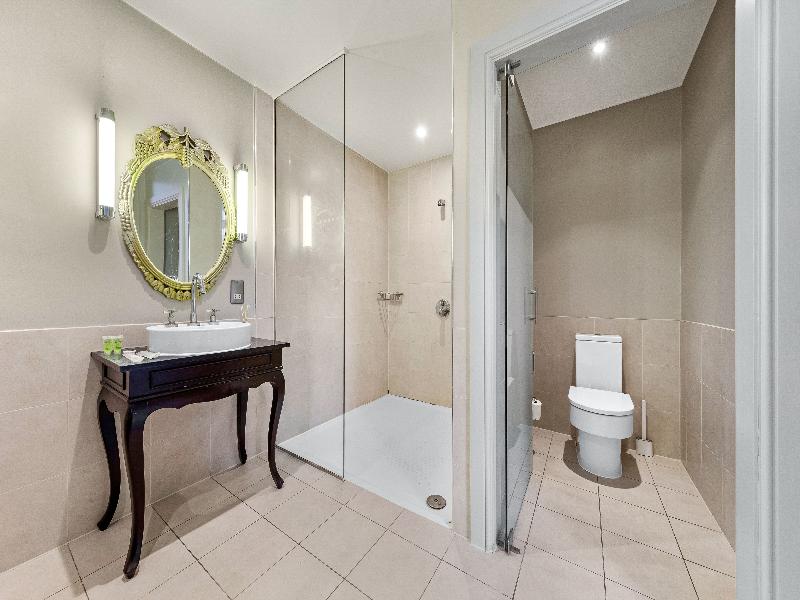 Harte and Garter Hotel image
