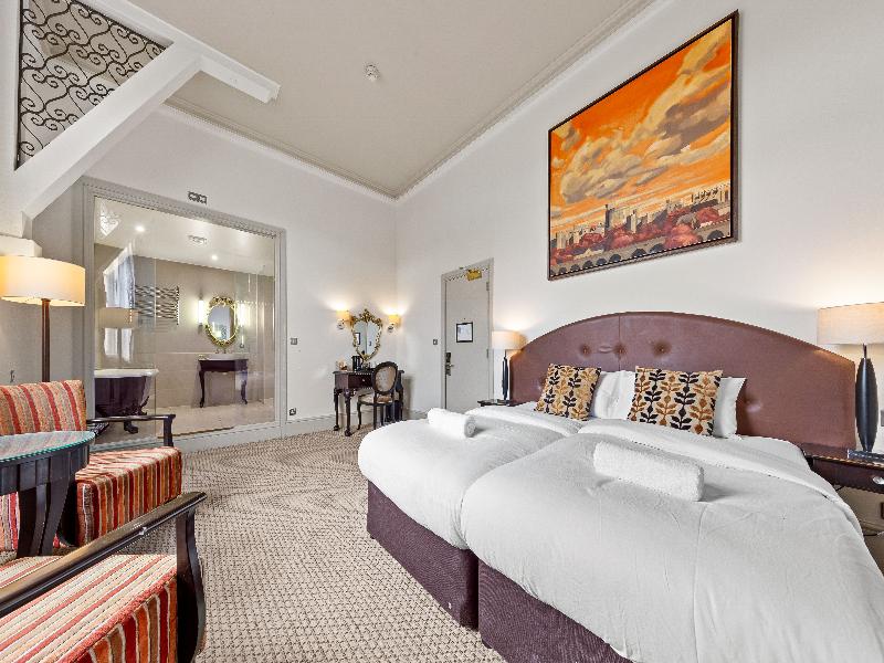 Harte and Garter Hotel image