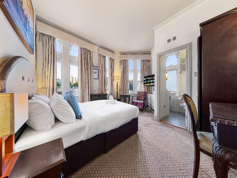 Harte and Garter Hotel image