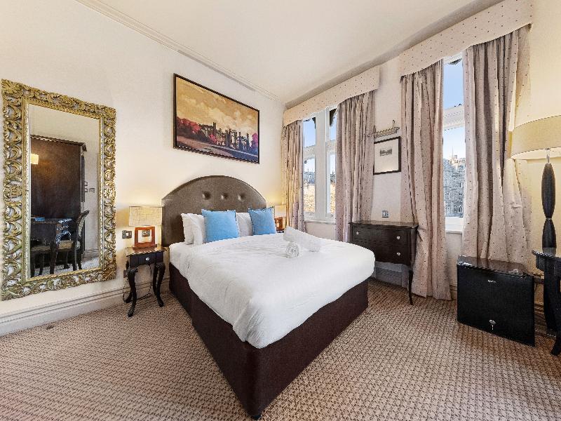 Harte and Garter Hotel image