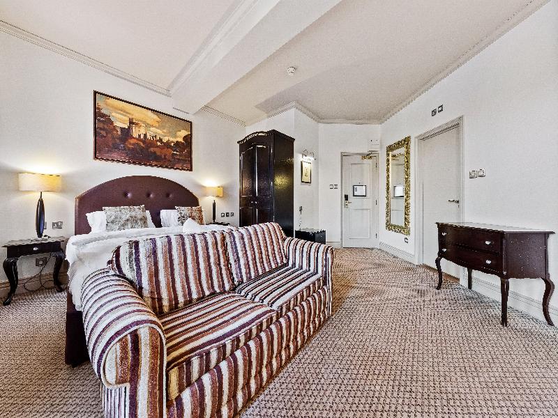 Harte and Garter Hotel image