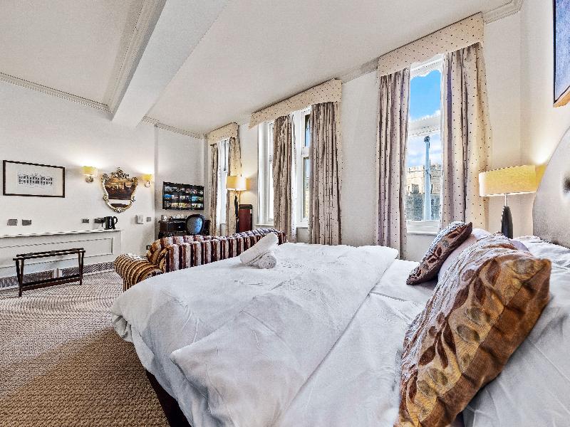 Harte and Garter Hotel image