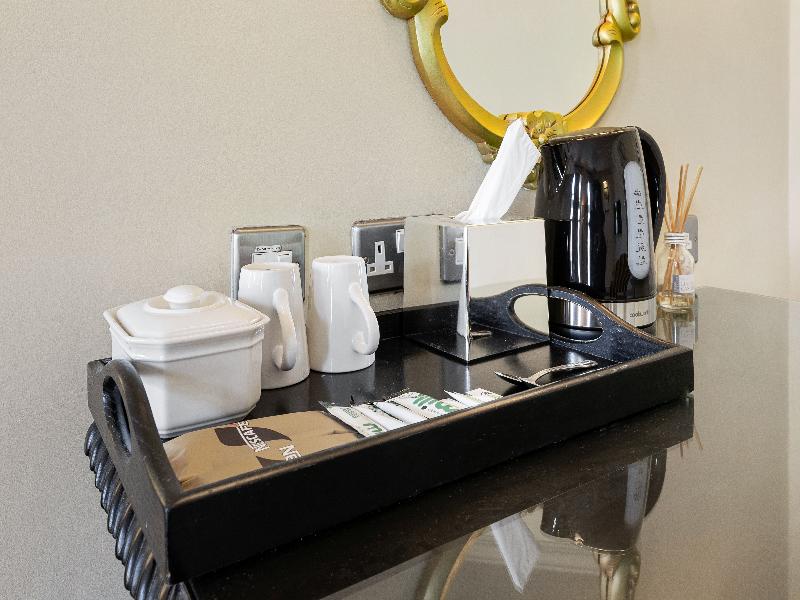 Harte and Garter Hotel image