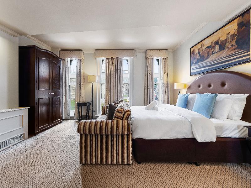 Harte and Garter Hotel image