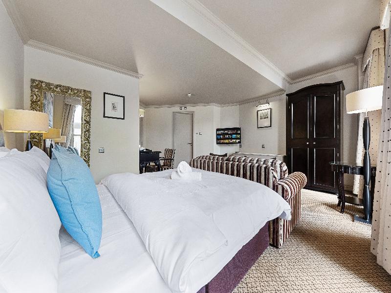 Harte and Garter Hotel image