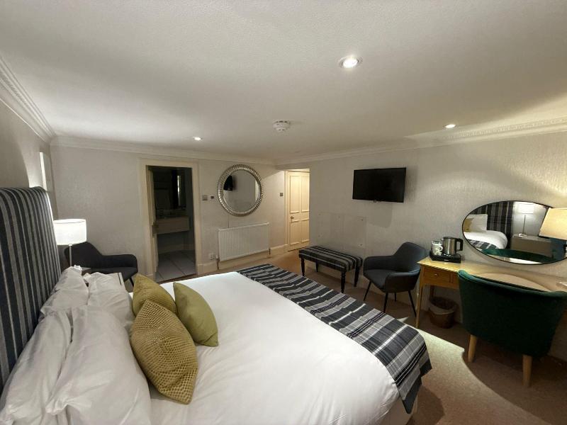 Airds Hotel image