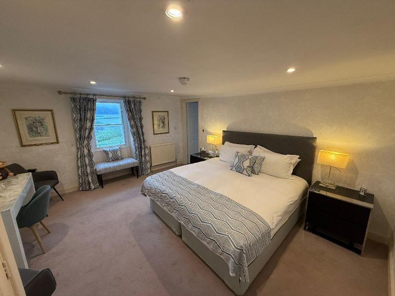 Airds Hotel image