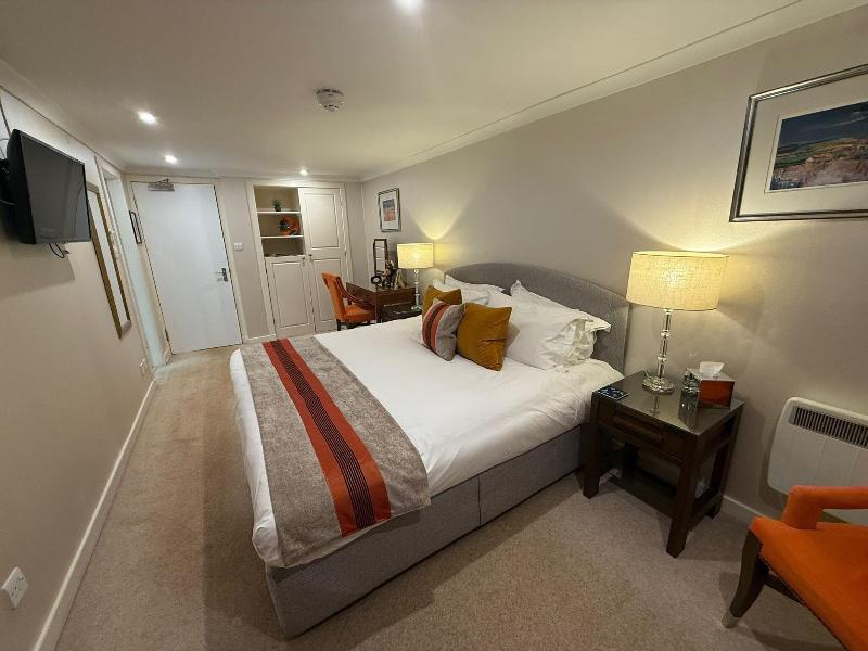 Airds Hotel image
