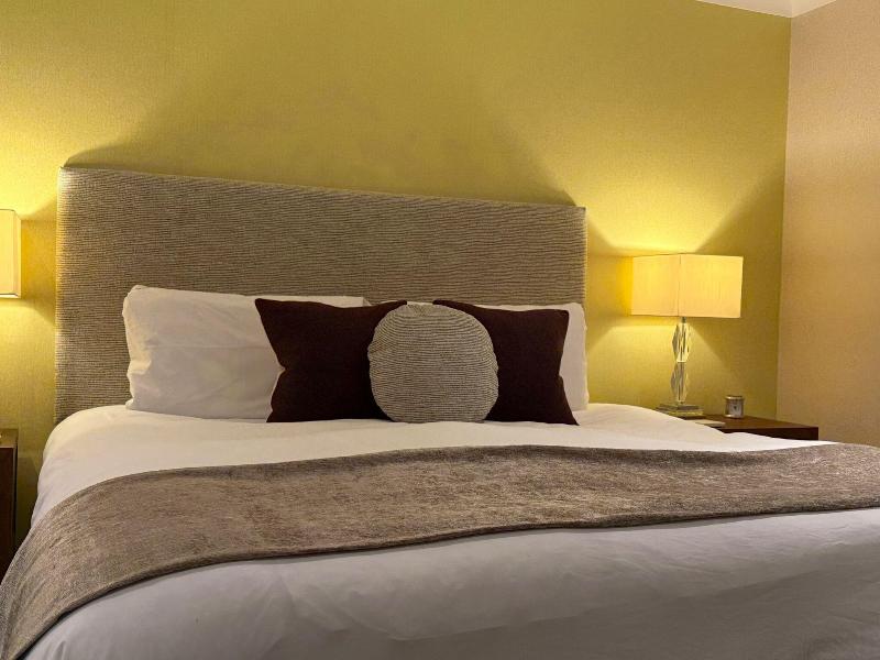 Airds Hotel image