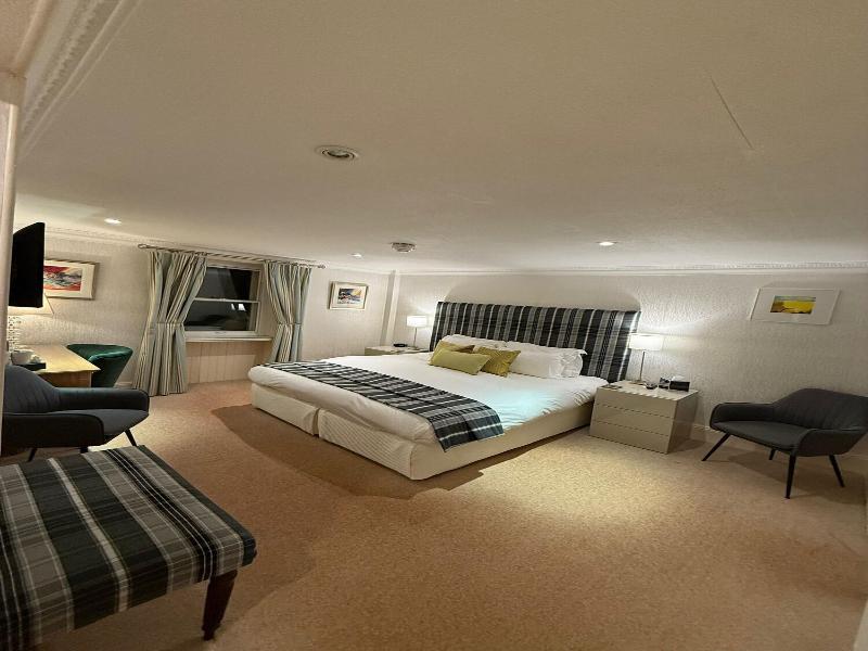 Airds Hotel image
