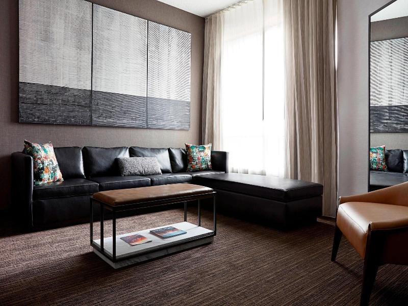 New York Marriott at the Brooklyn Bridge image