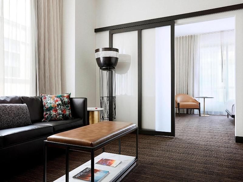 New York Marriott at the Brooklyn Bridge image