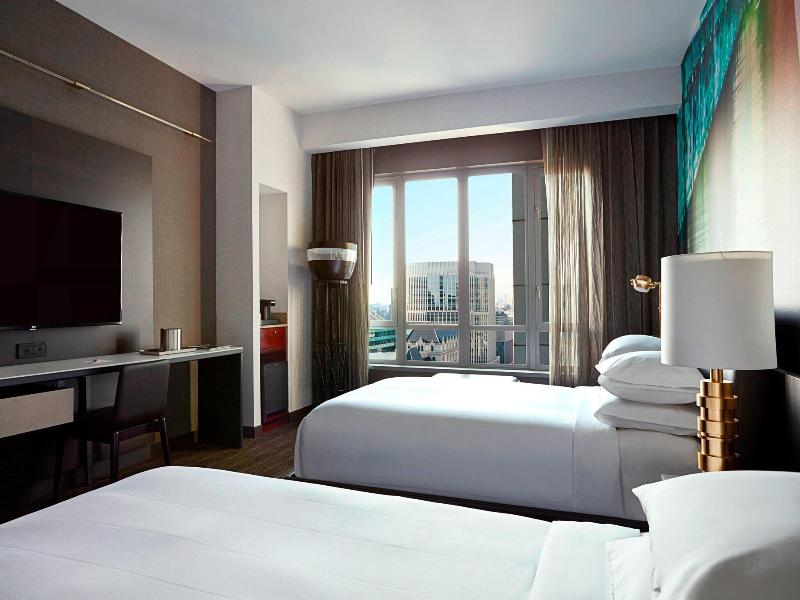 New York Marriott at the Brooklyn Bridge image