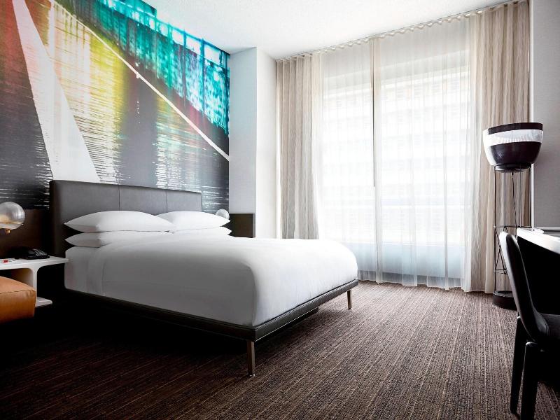 New York Marriott at the Brooklyn Bridge image