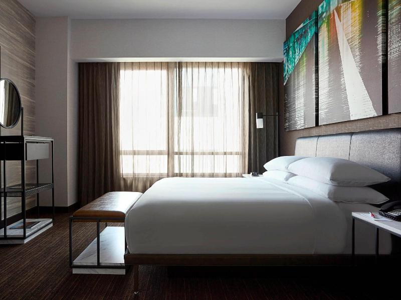 New York Marriott at the Brooklyn Bridge image