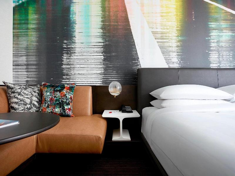 New York Marriott at the Brooklyn Bridge image