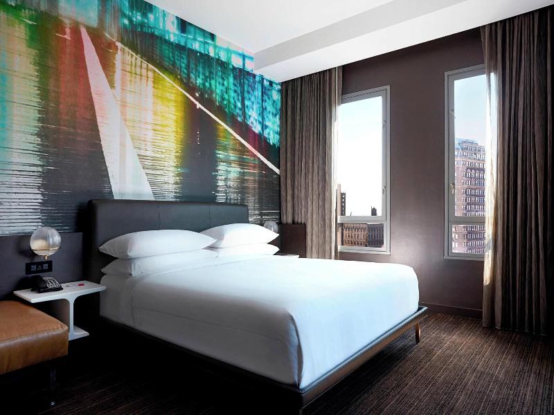 New York Marriott at the Brooklyn Bridge image