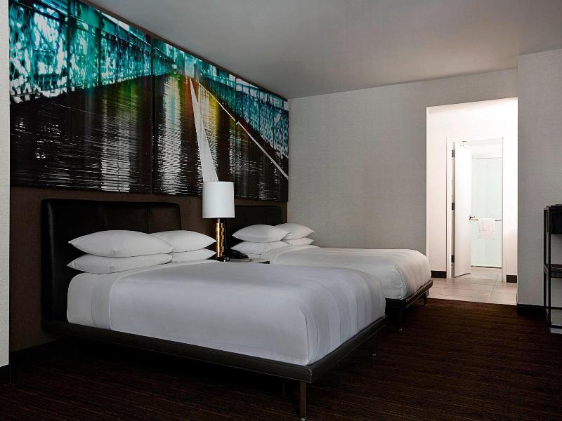 New York Marriott at the Brooklyn Bridge image