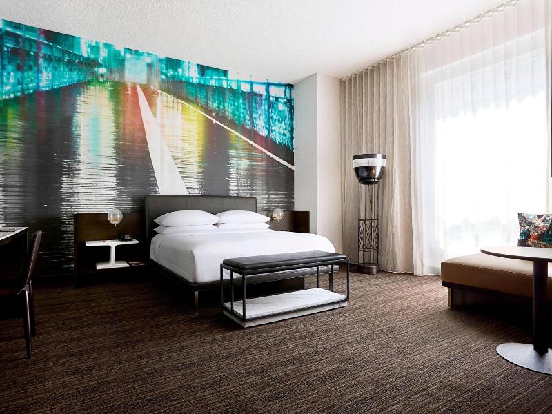 New York Marriott at the Brooklyn Bridge image