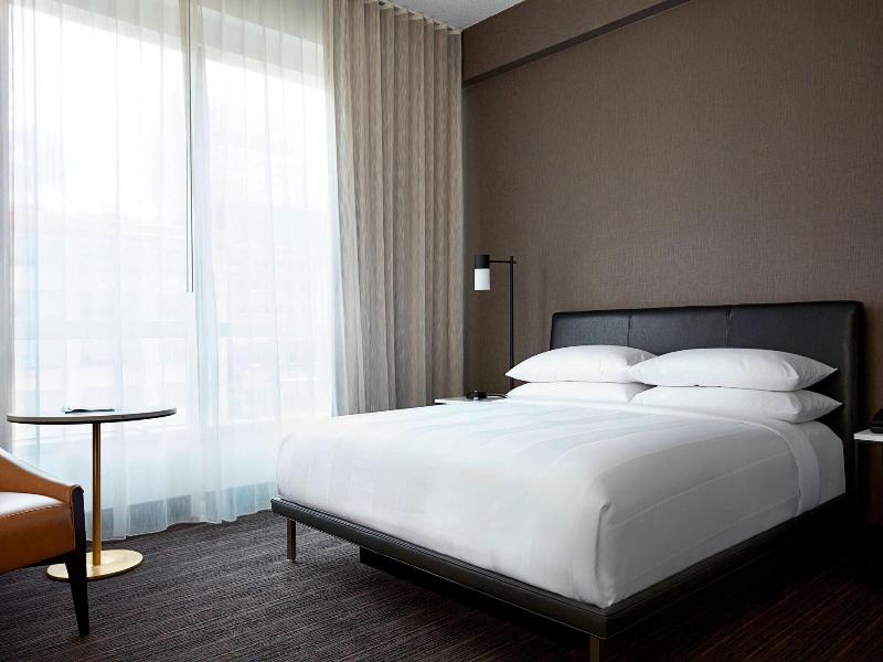 New York Marriott at the Brooklyn Bridge image