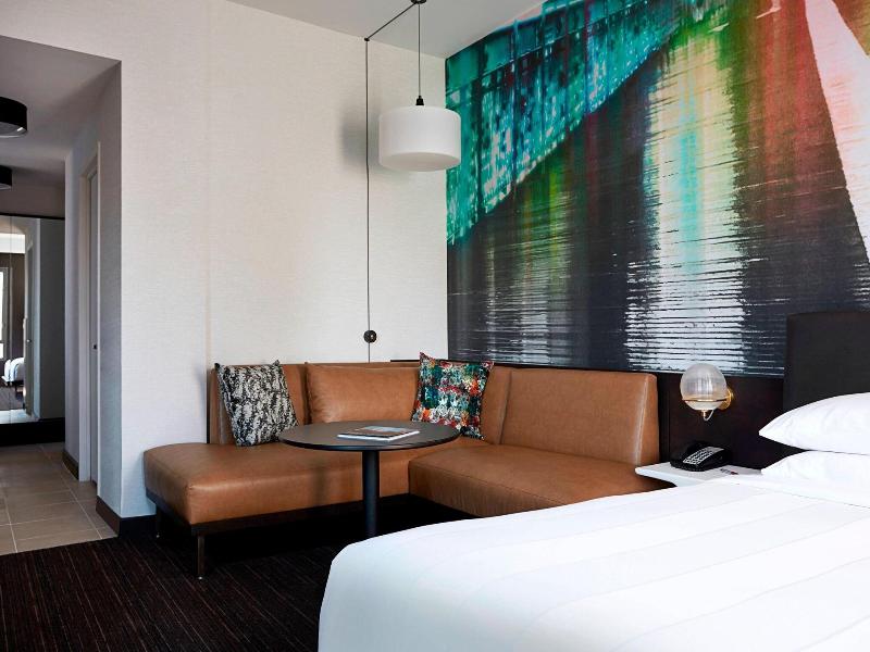 New York Marriott at the Brooklyn Bridge image