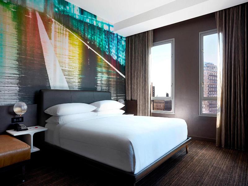 New York Marriott at the Brooklyn Bridge image
