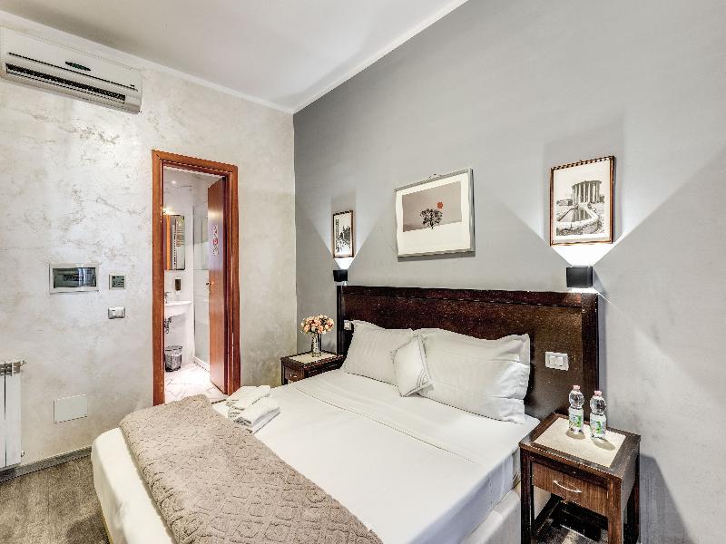 Hotel Family House image