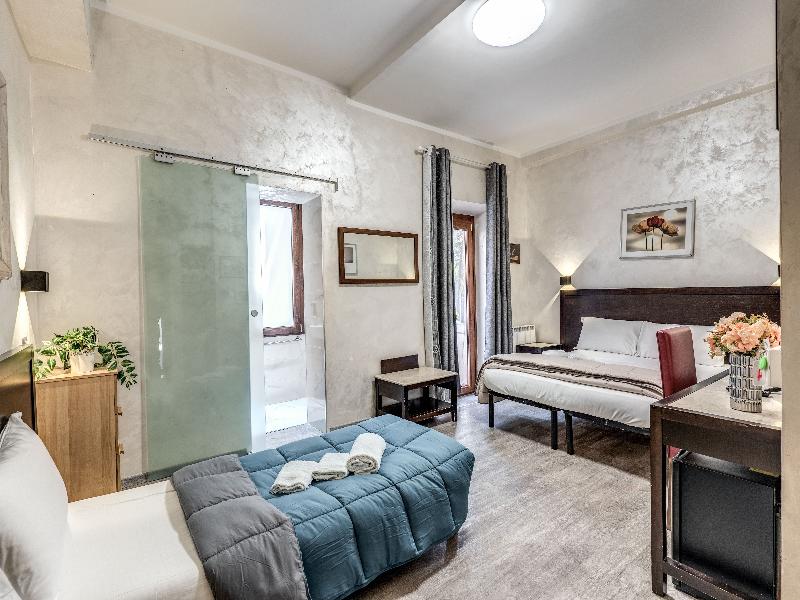 Hotel Family House image