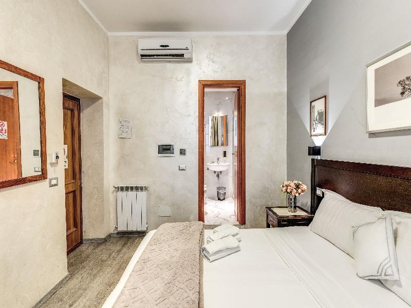 Hotel Family House image