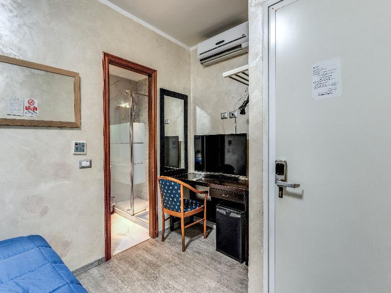 Hotel Family House image