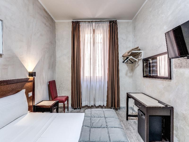 Hotel Family House image