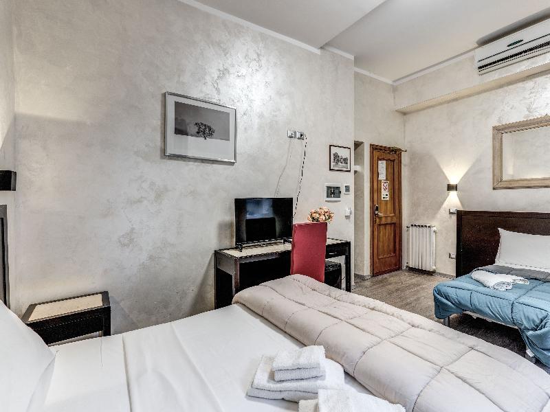 Hotel Family House image