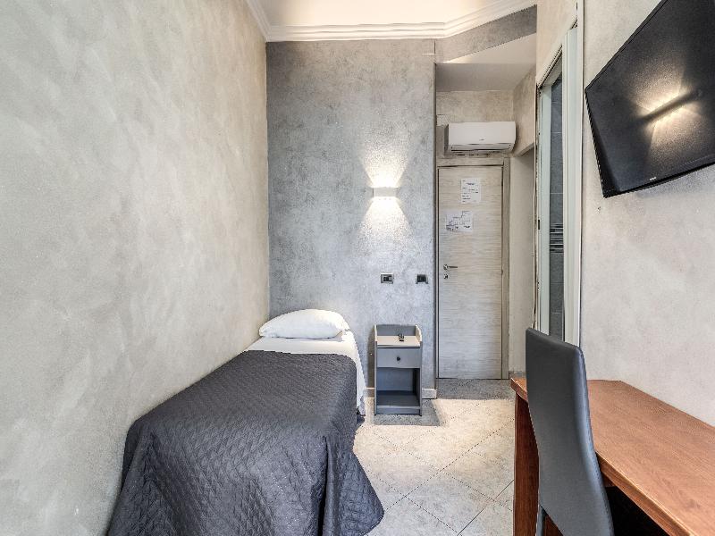 Hotel Family House image