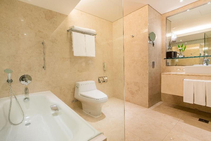 Holiday Inn Bangkok Silom image