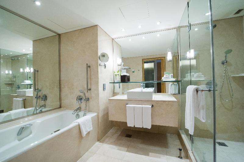 Holiday Inn Bangkok Silom image