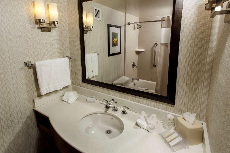 Hilton Garden Inn Staten Island image