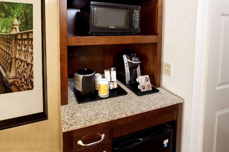 Hilton Garden Inn Staten Island image