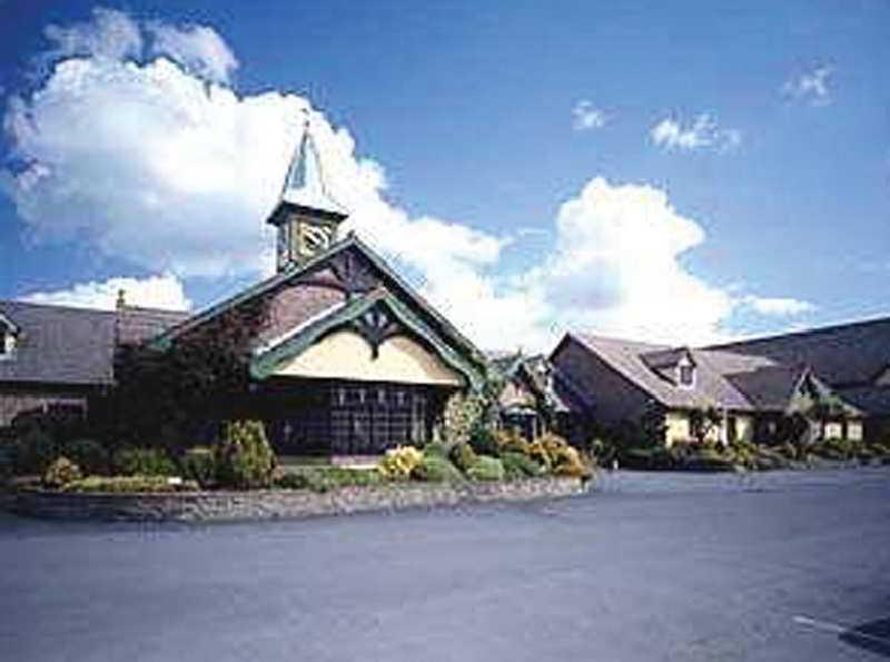 The Oak Wood Hotel