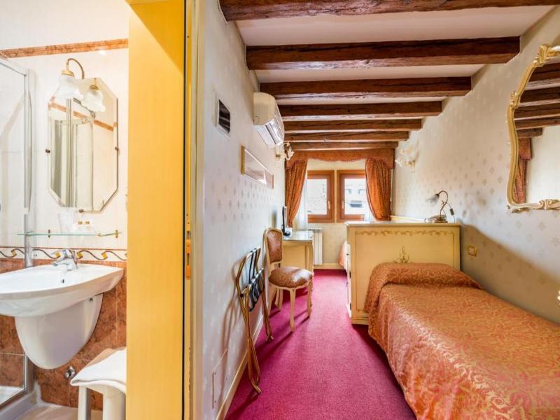 Locanda Al Leon image