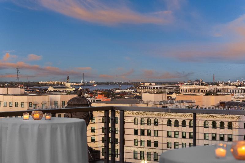 The Jung Hotel & Residences image