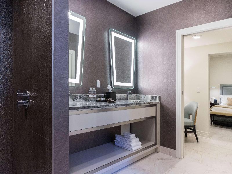 The Jung Hotel & Residences image